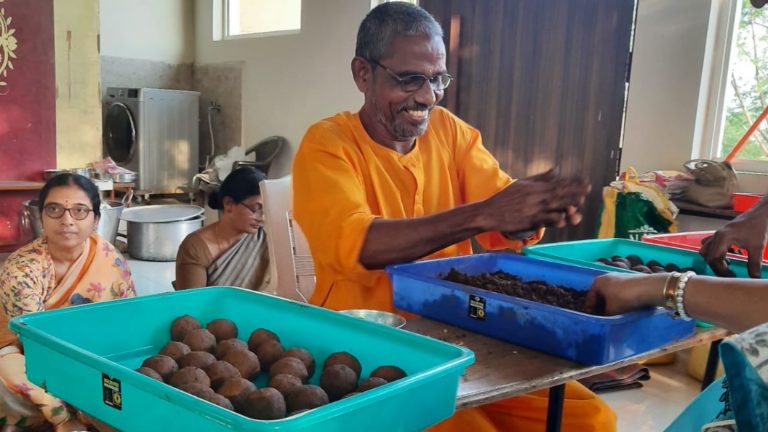 mata-amritanandamayi-math-3